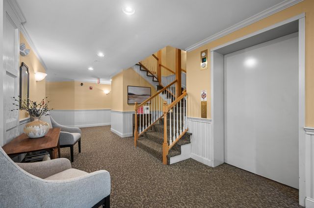 4 Sterling Hill Ln Apt 425, Exeter, NH 03833
