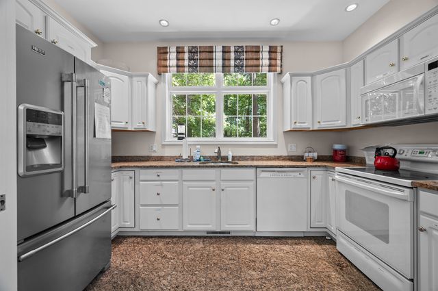 4 Sterling Hill Ln Apt 425, Exeter, NH 03833