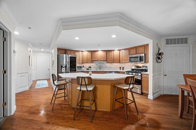 4 Sterling Hill Ln Apt 425, Exeter, NH 03833