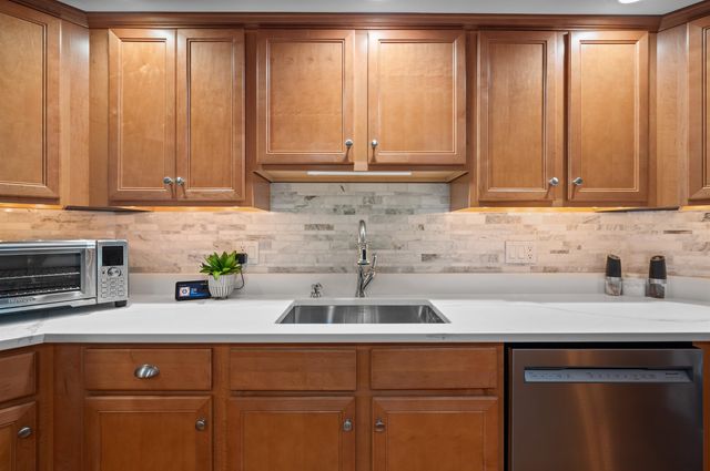 4 Sterling Hill Ln Apt 425, Exeter, NH 03833
