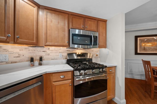 4 Sterling Hill Ln Apt 425, Exeter, NH 03833