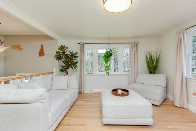 8 Kathy Drive, Nashua, NH 03062