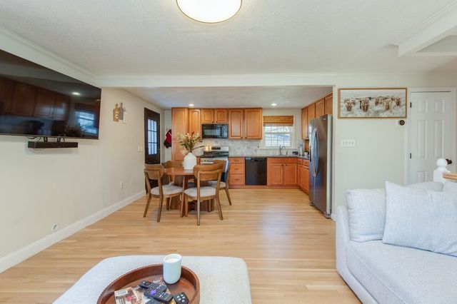 8 Kathy Drive, Nashua, NH 03062