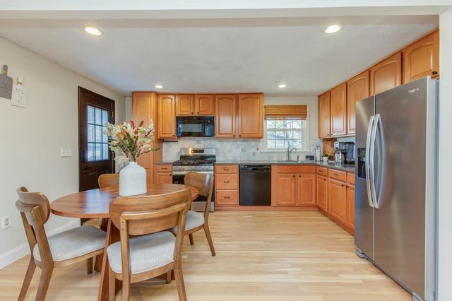 8 Kathy Drive, Nashua, NH 03062