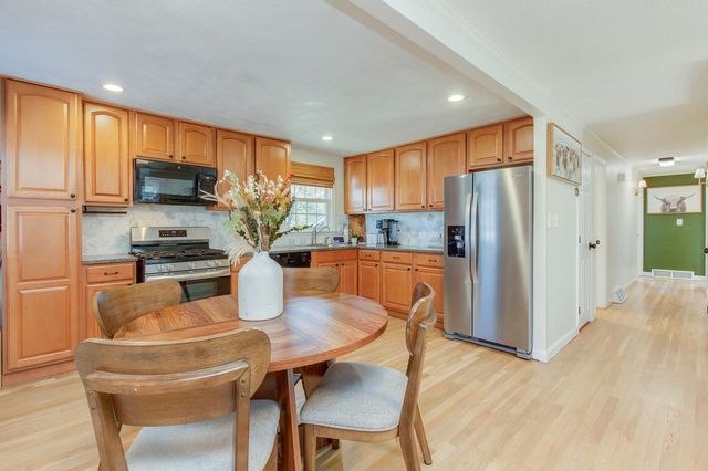 8 Kathy Drive, Nashua, NH 03062