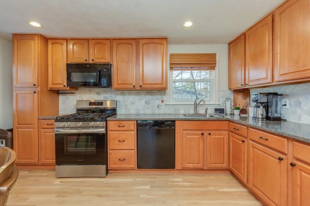 8 Kathy Drive, Nashua, NH 03062