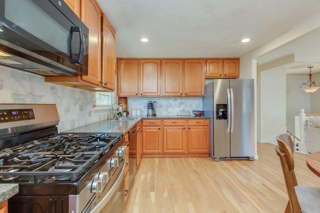 8 Kathy Drive, Nashua, NH 03062