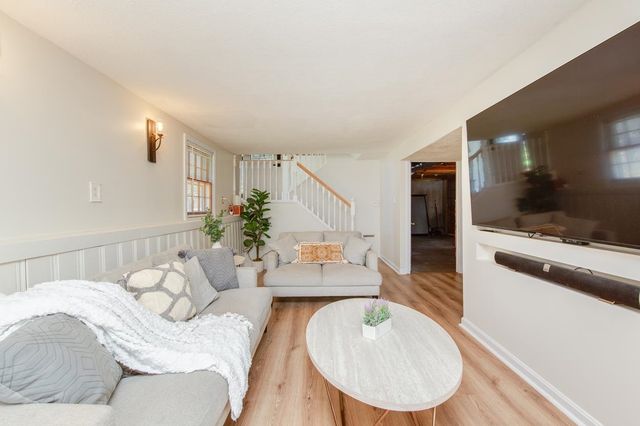 8 Kathy Drive, Nashua, NH 03062