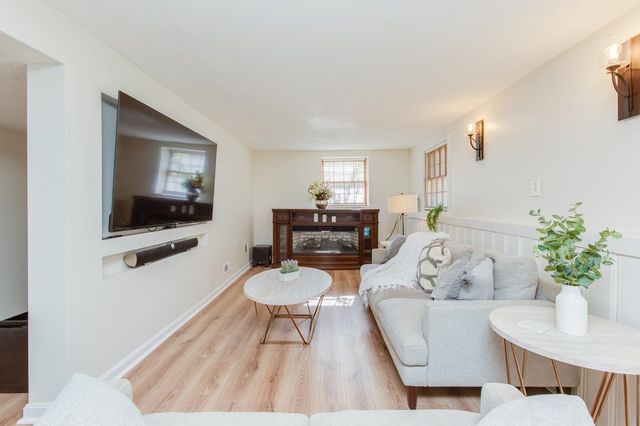 8 Kathy Drive, Nashua, NH 03062