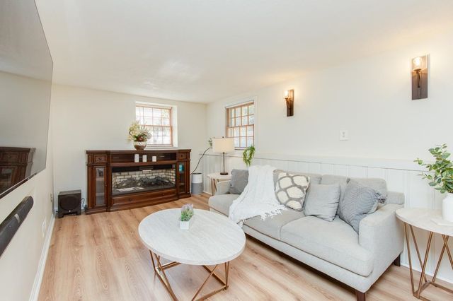 8 Kathy Drive, Nashua, NH 03062