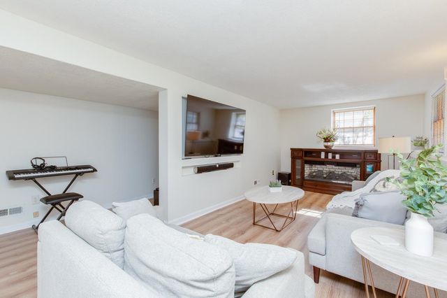 8 Kathy Drive, Nashua, NH 03062