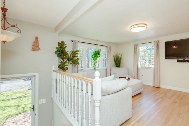 8 Kathy Drive, Nashua, NH 03062