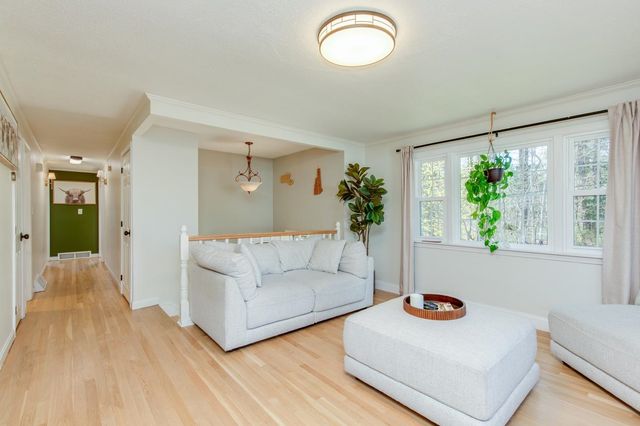 8 Kathy Drive, Nashua, NH 03062