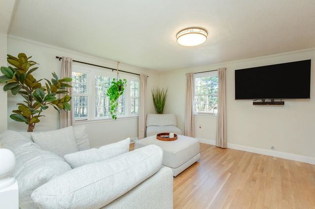 8 Kathy Drive, Nashua, NH 03062