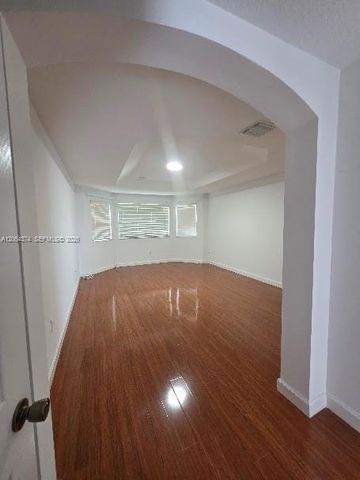 11525 NW 71st St, Doral, FL 33178