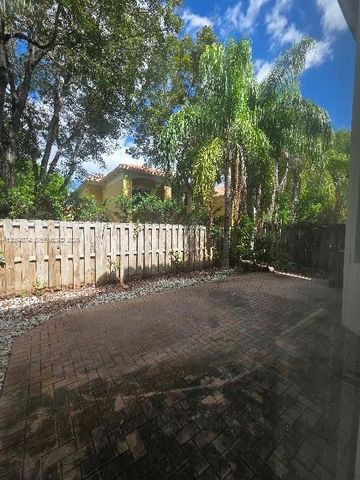 11525 NW 71st St, Doral, FL 33178