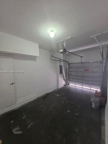 11525 NW 71st St, Doral, FL 33178