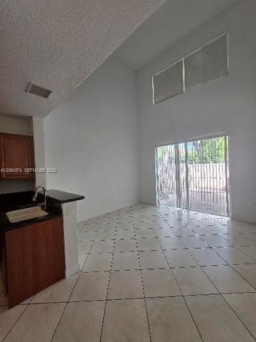 11525 NW 71st St, Doral, FL 33178