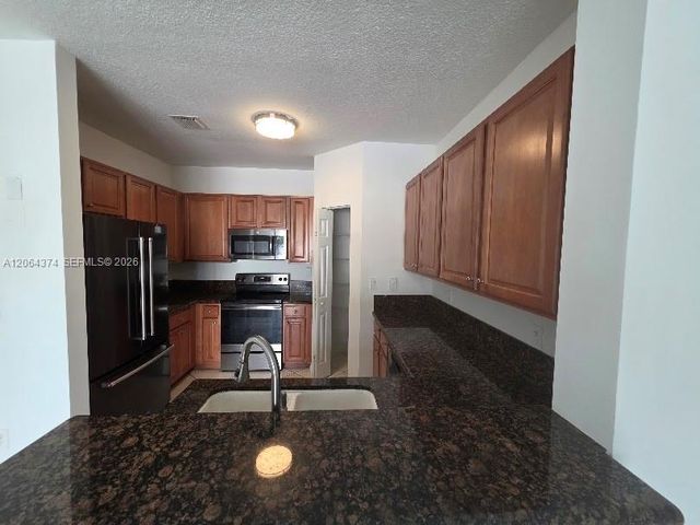 11525 NW 71st St, Doral, FL 33178