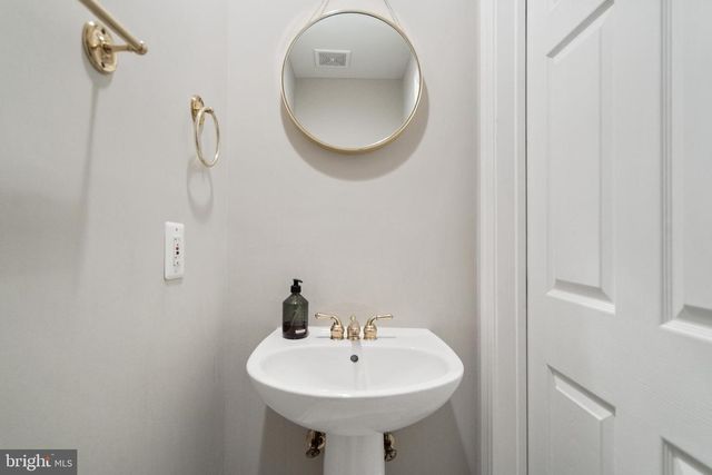 5352 43RD ST NW, Washington, DC 20015
