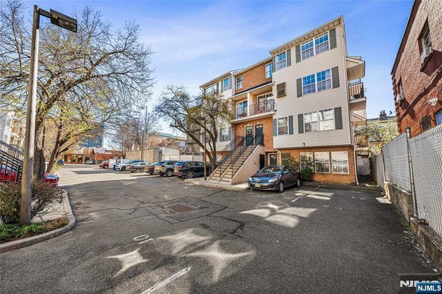 84 Union Street, Newark, NJ 07105