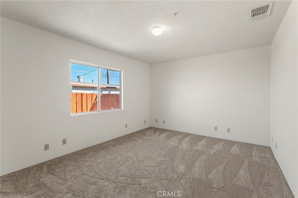 Image 17 of property listing at 6411 Mountain View, Joshua Tree, CA 92252