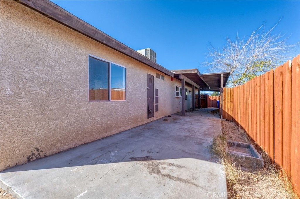 Image 20 of property listing at 6411 Mountain View, Joshua Tree, CA 92252