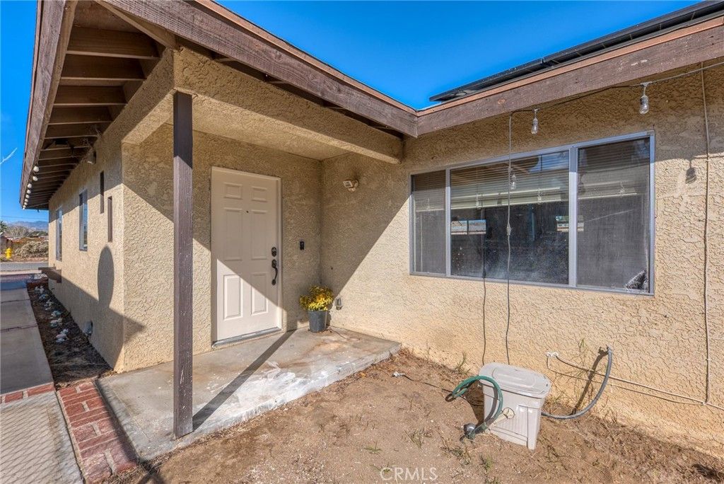 Image 4 of property listing at 6411 Mountain View, Joshua Tree, CA 92252