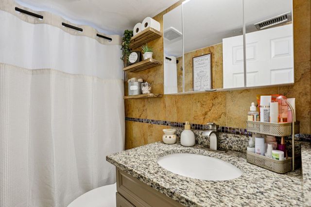 7803 NW 69th Terrace, Tamarac, FL 33321