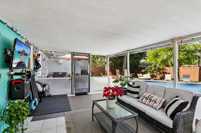 7803 NW 69th Terrace, Tamarac, FL 33321