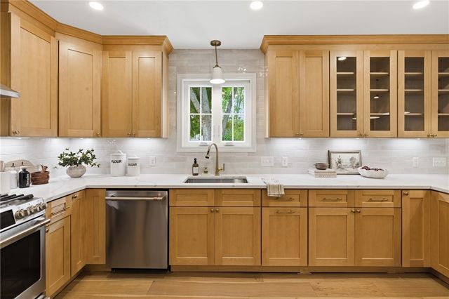 42 Orchard Avenue, Barrington, RI 02806
