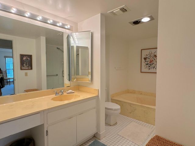 9 Stratford Drive E B, Boynton Beach, FL 33436