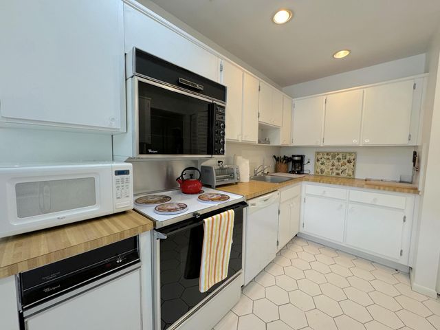 9 Stratford Drive E B, Boynton Beach, FL 33436