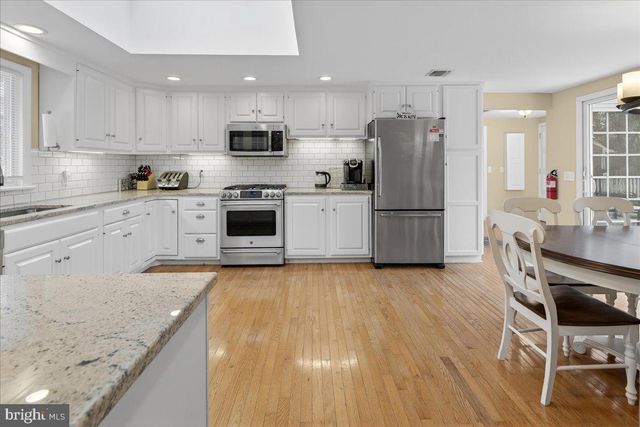 11 BALDWIN ST, Pennington, NJ 08534