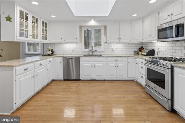 11 BALDWIN ST, Pennington, NJ 08534