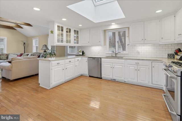 11 BALDWIN ST, Pennington, NJ 08534