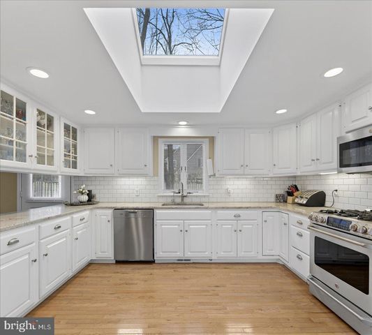 11 BALDWIN ST, Pennington, NJ 08534