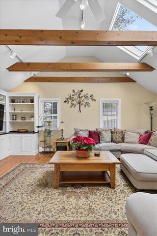 11 BALDWIN ST, Pennington, NJ 08534