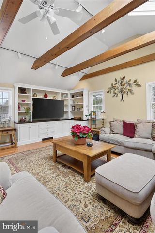 11 BALDWIN ST, Pennington, NJ 08534