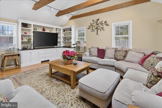 11 BALDWIN ST, Pennington, NJ 08534