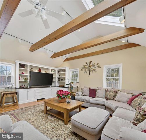 11 BALDWIN ST, Pennington, NJ 08534