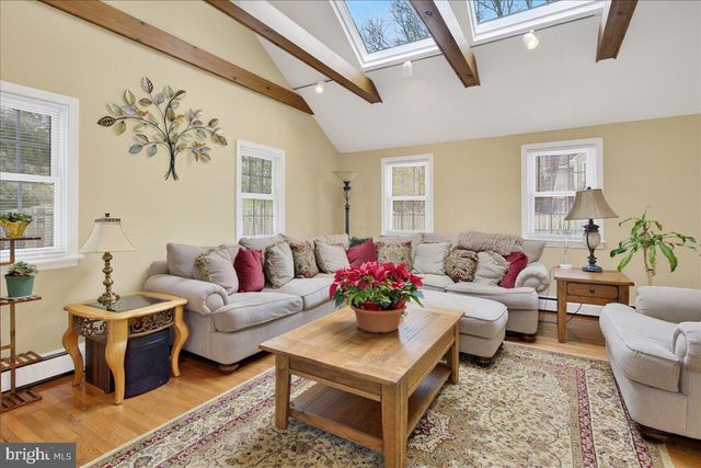 11 BALDWIN ST, Pennington, NJ 08534