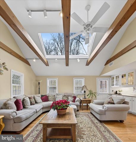 11 BALDWIN ST, Pennington, NJ 08534