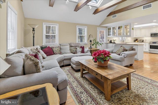 11 BALDWIN ST, Pennington, NJ 08534