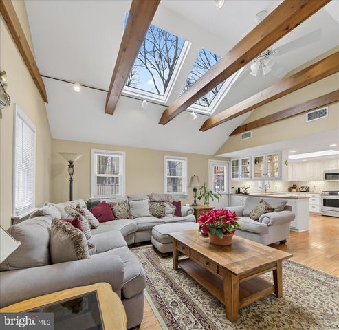 11 BALDWIN ST, Pennington, NJ 08534