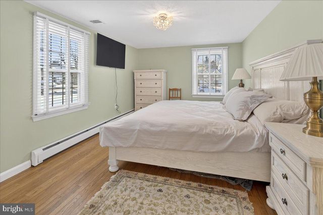 11 BALDWIN ST, Pennington, NJ 08534