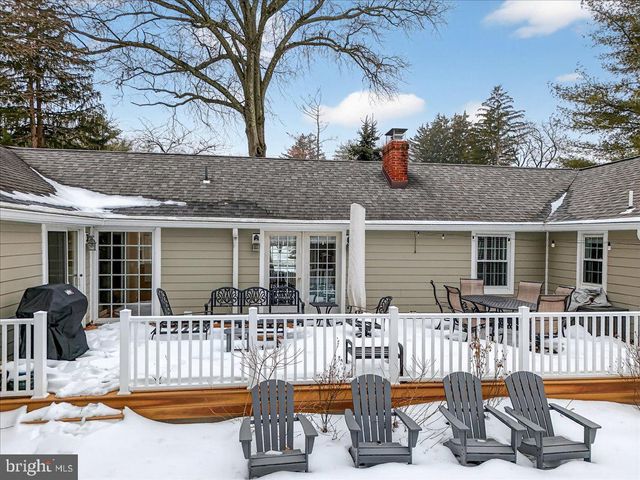 11 BALDWIN ST, Pennington, NJ 08534