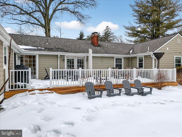 11 BALDWIN ST, Pennington, NJ 08534