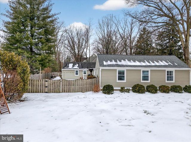 11 BALDWIN ST, Pennington, NJ 08534