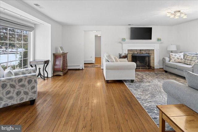 11 BALDWIN ST, Pennington, NJ 08534